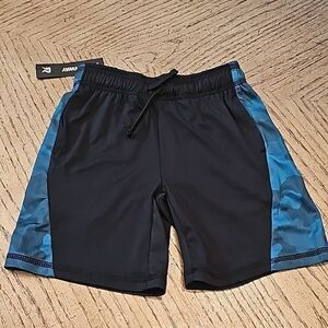Boys quick dry shorts size 5 NWT